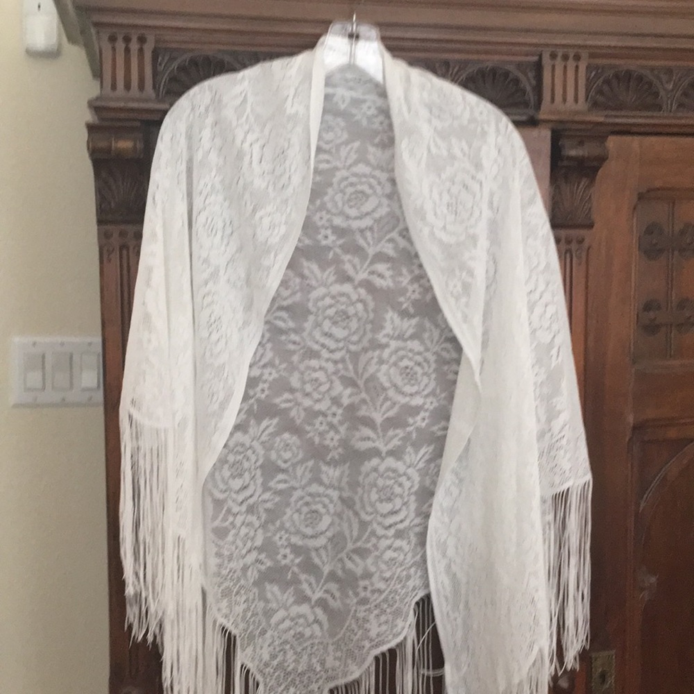 White Shawl Rose Pattern